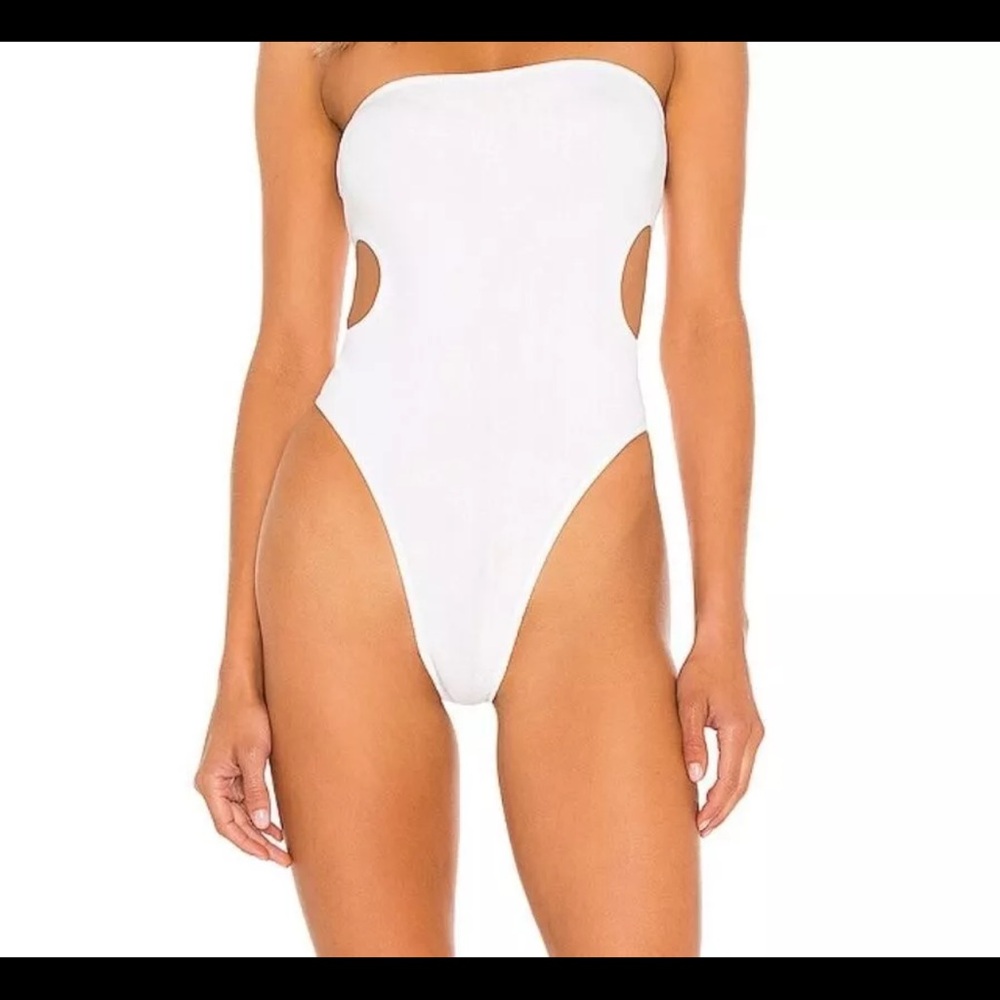 bond-eye White One Piece Swimsuit with Classic Silhouette